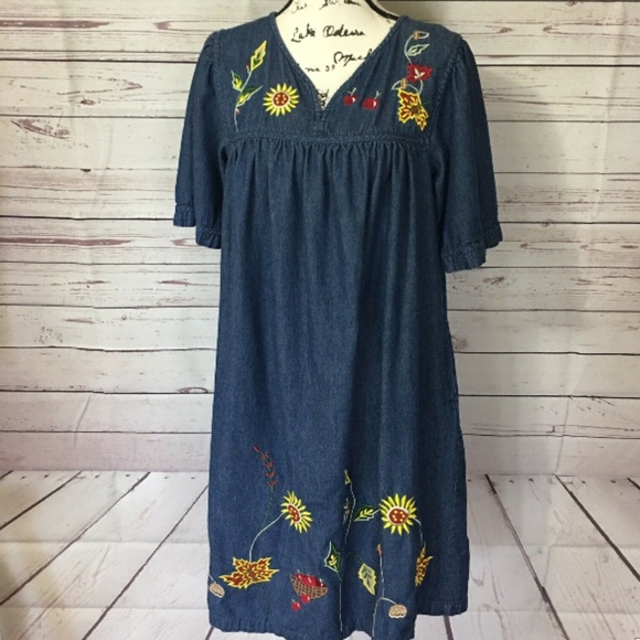 Vintage Dresses & Skirts - Vtg Denim Blue Jean Floral Embroidered House dress